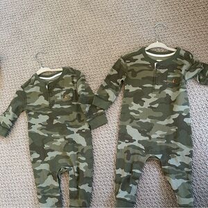 Baby boy or girl Gap 6-12 months. New with tags on. Very cute